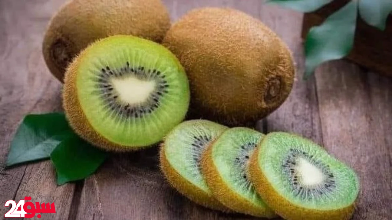 الكيوي وتأثيره السحري.. تغيرات مذهلة تحدث لجسمك عند تناوله يوميًا